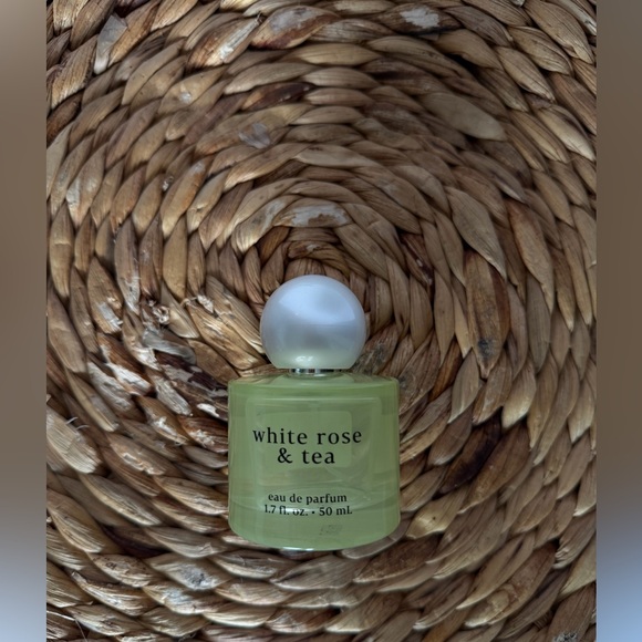 White Rose & Tea Eau de Parfum - Picture 2 of 2